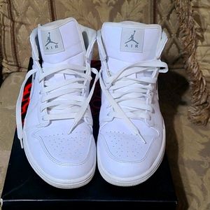 Jordan 1 mid